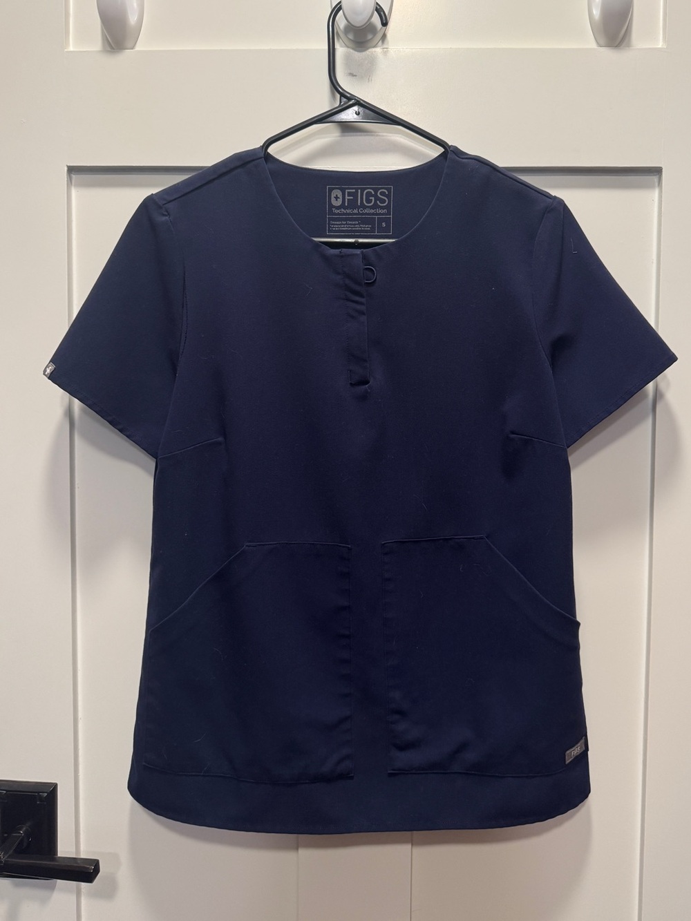 FIGS Scrubs Women’s Top Navy Size Small